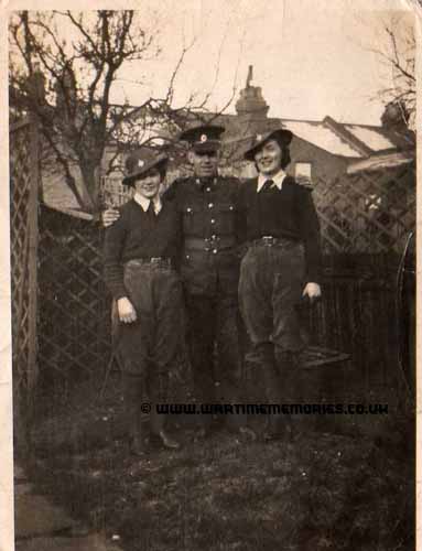 Land Army Doris Barker on left with brother Frank and sister Rene